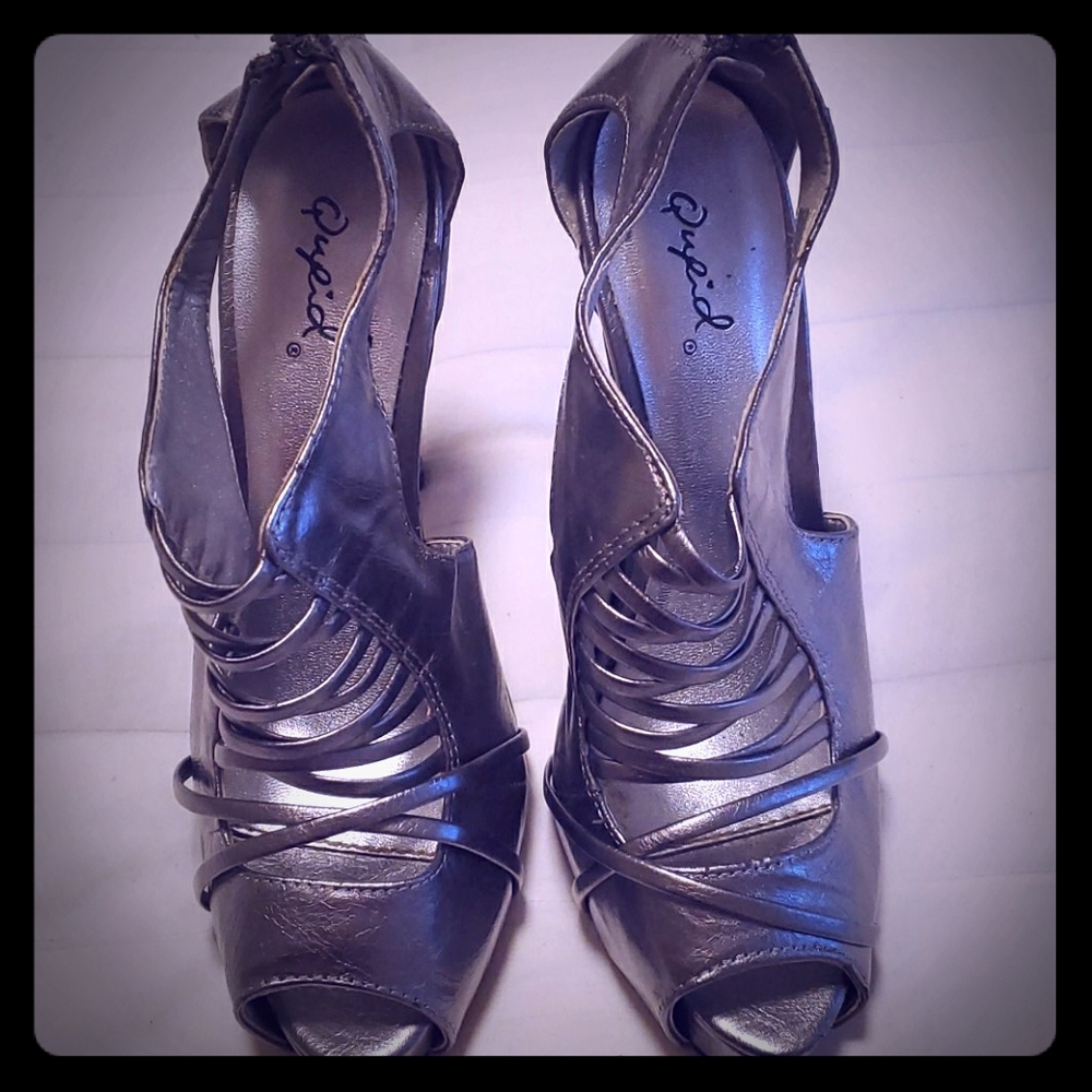 GUC Qupid silver strappy heeled sandals